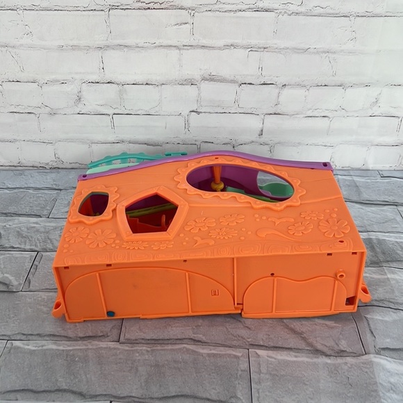 Littlest Pet shop play house - Picture 5 of 11